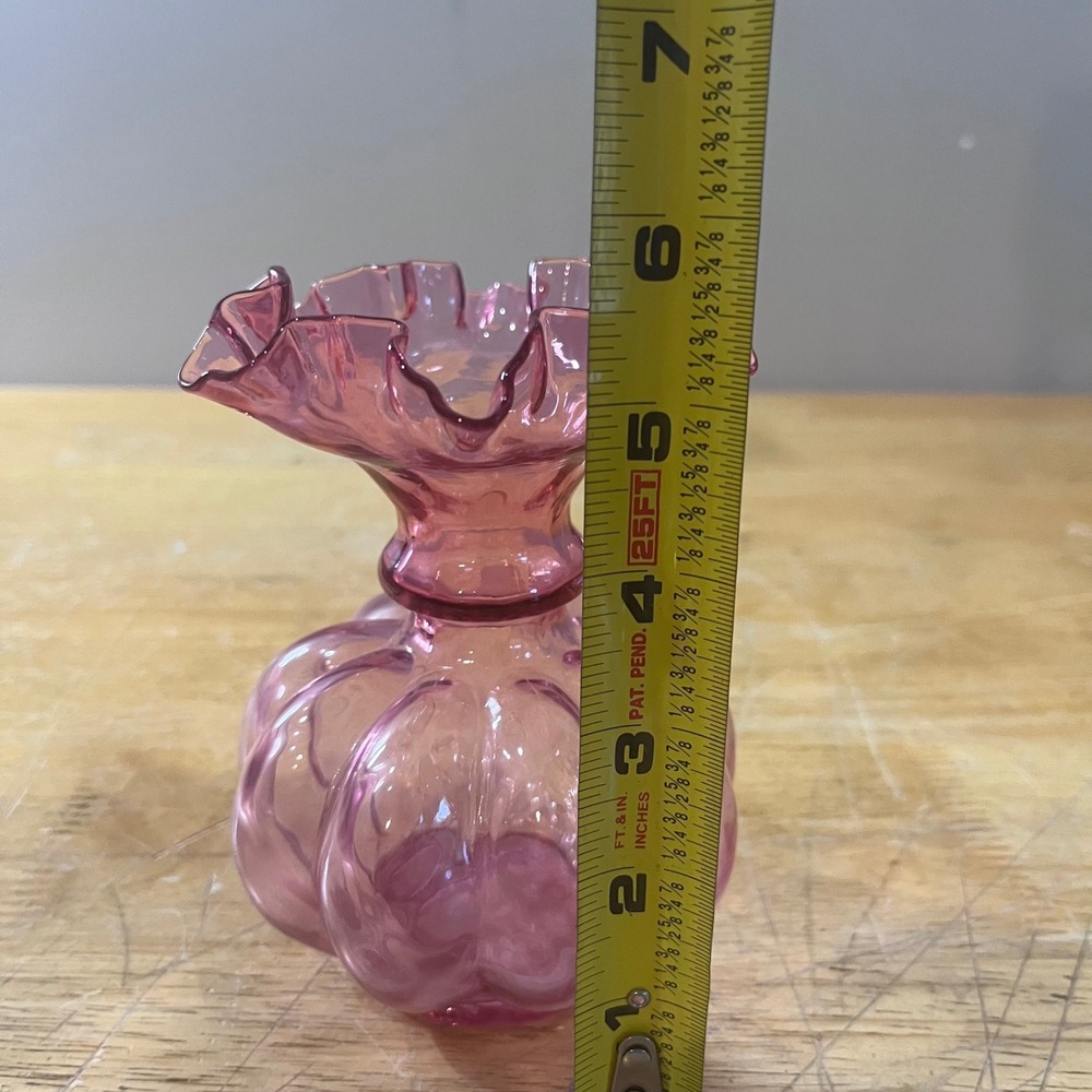 Vtg Fenton Pink Glass Melon Bud Vase Ruffled Rim Art Glass Mid Century 5.5" - Picture 7 of 7